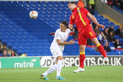 100913 - Wales v Serbia, FIFA 2014 World Cup Qualifying - Wales' Sam Vokes attempts to head at goal- (c) Huw Evans Picture Agency, Cardiff