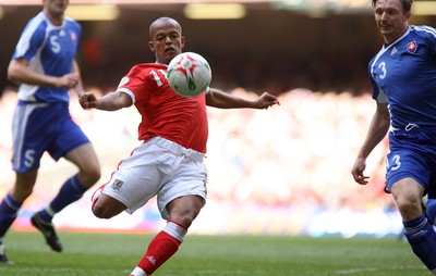 07.10.06...Wales v Slovakia, Euro 2008 Qualifying Match, Cardiff Wales' Robert Earnshaw flies in to fire shot at goal 
