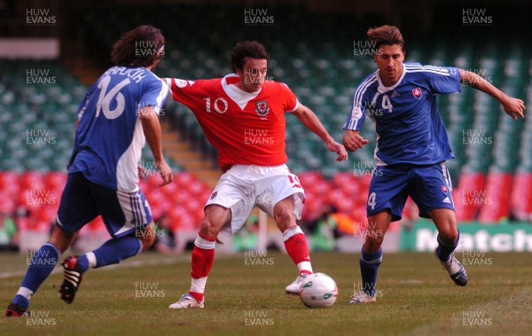 07.10.06 - Euro 2008 Qualifying Match, Group D Wales v Slovakia Wales' Simon Davies tries to beat Matej Krajcik (L) and Martin Petras 