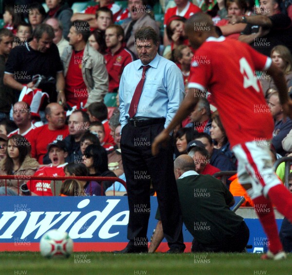 07.10.06 - Euro 2008 Qualifying Match, Group D Wales v Slovakia Wales' manager John Toshack watches his side loose 5-1 