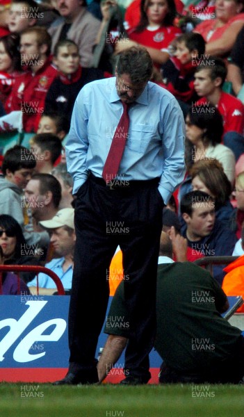 07.10.06 - Euro 2008 Qualifying Match, Group D Wales v Slovakia Wales' manager John Toshack watches his side loose 5-1 