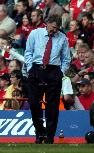 07.10.06 - Euro 2008 Qualifying Match, Group D Wales v Slovakia Wales' manager John Toshack watches his side loose 5-1 