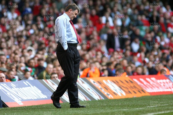 07.10.06...Wales v Slovakia, Euro 2008 Qualifying Match, Cardiff Wales' Manager John Toshack watches as his team slumps to a 5-1 defeat 