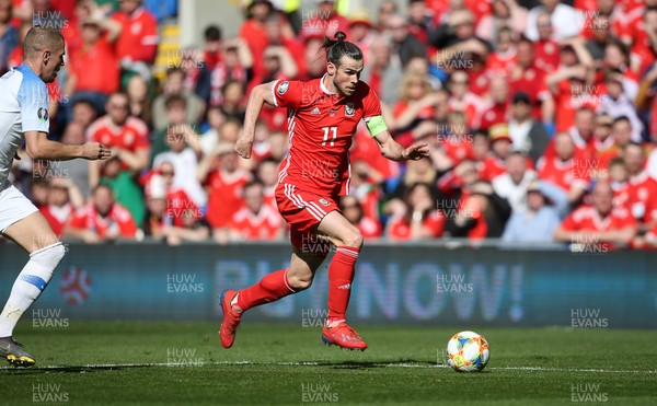 240319 - Wales v Slovakia - UEFA EURO 2020 Qualifier - Gareth Bale of Wales is challenged by Denis Varro of Slovakia