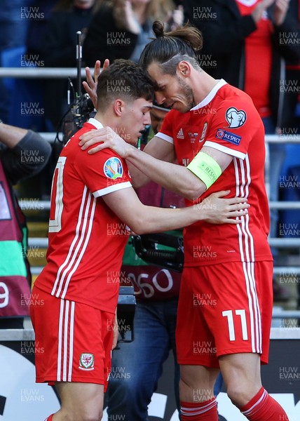 240319 - Wales v Slovakia - UEFA EURO 2020 Qualifier - Daniel James of Wales celebrates scoring a goal with Gareth Bale