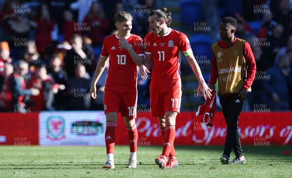 240319 - Wales v Slovakia - UEFA EURO 2020 Qualifier - David Brooks and Gareth Bale of Wales at full time