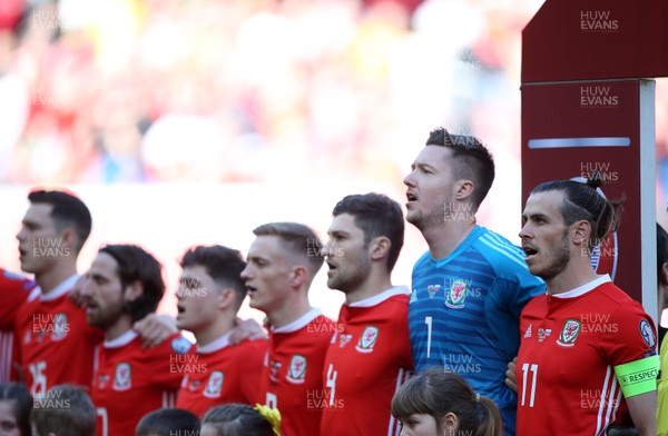 240319 - Wales v Slovakia - UEFA EURO 2020 Qualifier - Wales team sing the anthem