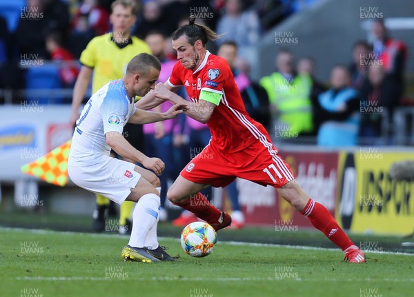 240319 - Wales v Slovakia, UEFA Euro 2020 Qualifier - Gareth Bale of Wales takes on Stanislav Lobotka of Slovakia