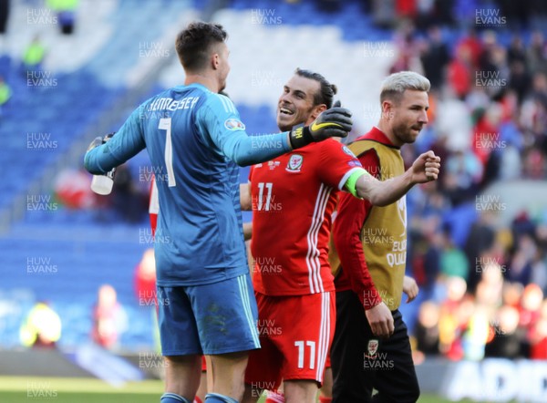 240319 - Wales v Slovakia, UEFA Euro 2020 Qualifier - Gareth Bale of Wales celebrates with Wales goalkeeper Wayne Hennessey at the end of the match