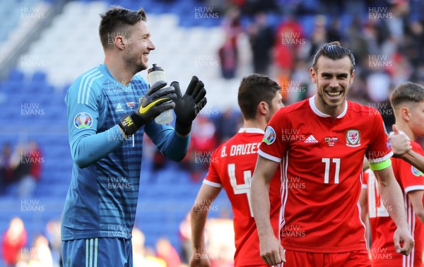 240319 - Wales v Slovakia, UEFA Euro 2020 Qualifier - Gareth Bale of Wales celebrates with Wales goalkeeper Wayne Hennessey at the end of the match