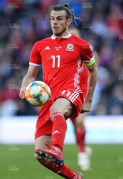 240319 - Wales v Slovakia, UEFA Euro 2020 Qualifier - Gareth Bale of Wales controls the ball