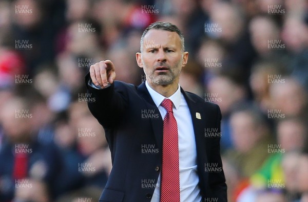 240319 - Wales v Slovakia, UEFA Euro 2020 Qualifier - Wales coach Ryan Giggs issues instructions to his team during the match