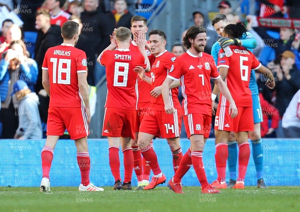 240319 - Wales v Slovakia, UEFA Euro 2020 Qualifier - Wales players celebrate at the end of the match