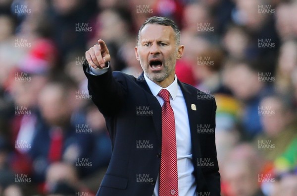 240319 - Wales v Slovakia, UEFA Euro 2020 Qualifier - Wales coach Ryan Giggs issues instructions to his team during the match
