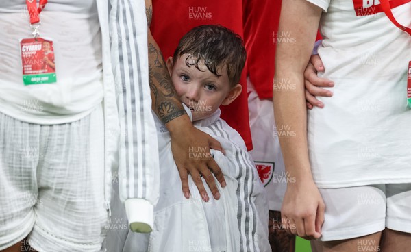 060922 - Wales v Slovenia, FIFA Women's World Cup 2023 Qualifier - A young mascot is sheltered from the rain before the start of the match