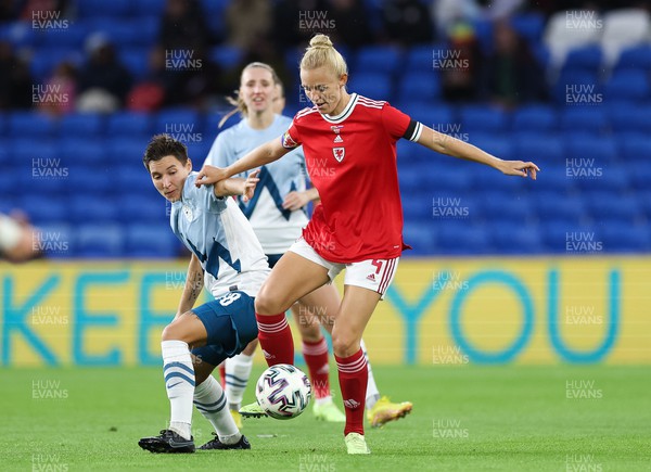 060922 - Wales v Slovenia, FIFA Women's World Cup 2023 Qualifier - Sophie Ingle of Wales holds off Manja Rogan of Slovenia