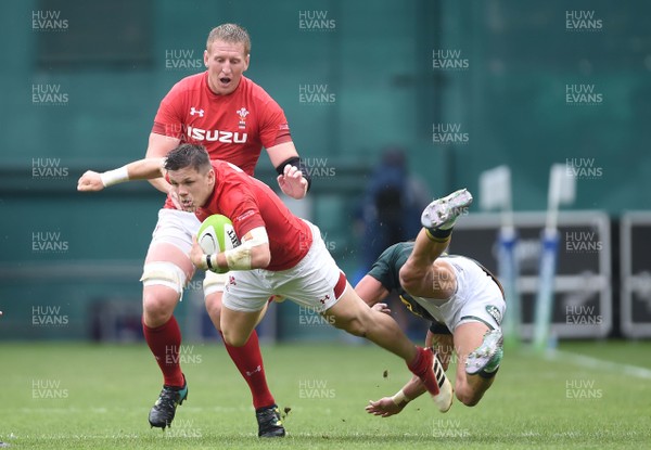 020618 - Wales v South Africa - International Rugby - Steff Evans of Wales takes on Jesse Kriel of South Africa
