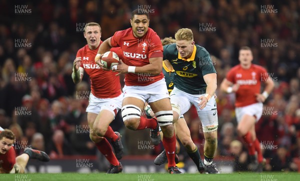 021217 - Wales v South Africa - Under Armour Series - Taulupe Faletau of Wales gets into space