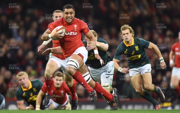 021217 - Wales v South Africa - Under Armour Series - Taulupe Faletau of Wales gets into space