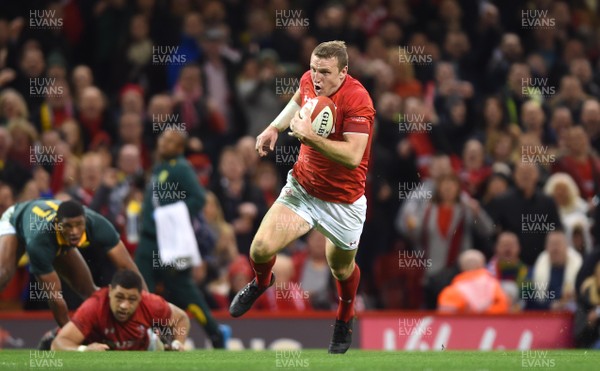 021217 - Wales v South Africa - Under Armour Series - Hadleigh Parkes of Wales runs in to score his second try