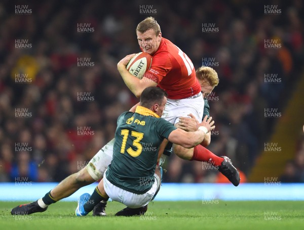 021217 - Wales v South Africa - Under Armour Series - Hadleigh Parkes of Wales is tackled by Dan du Preez and Jesse Kriel of South Africa