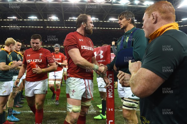 021217 - Wales v South Africa - Under Armour Series - Alun Wyn Jones of Wales and Eben Etzebeth of South Africa at the end of the game