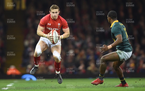 021217 - Wales v South Africa - Under Armour Series - Hallam Amos of Wales takes on Warrick Gelant of South Africa