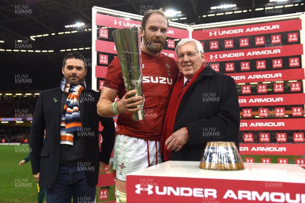 021217 - Wales v South Africa - Under Armour Series - Alun Wyn Jones of Wales receives the Prince William Cup from Dennis Gethin