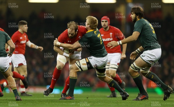 021217 - Wales v South Africa - Under Armour Series 2017 - Alun Wyn Jones of Wales is tackled by Pieter-Steph du Toit of South Africa