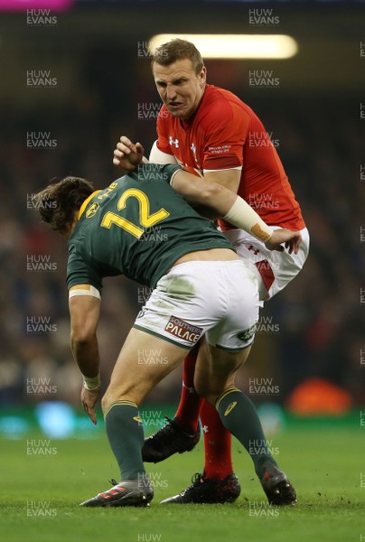 021217 - Wales v South Africa - Under Armour Series 2017 - Hadleigh Parkes of Wales is tackled by Francois Venter of South Africa