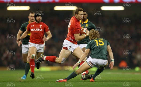 021217 - Wales v South Africa - Under Armour Series 2017 - Hallam Amos of Wales is tackled by Andries Coetzee of South Africa
