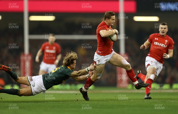 021217 - Wales v South Africa - Under Armour Series 2017 - Hallam Amos of Wales is tackled by Andries Coetzee of South Africa