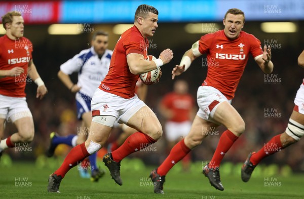 021217 - Wales v South Africa - Under Armour Series 2017 - Scott Williams of Wales runs in to score a try