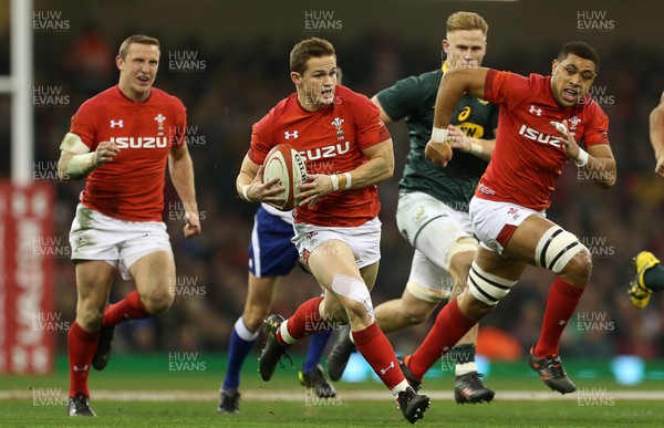 021217 - Wales v South Africa - Under Armour Series 2017 - Hallam Amos of Wales makes a break