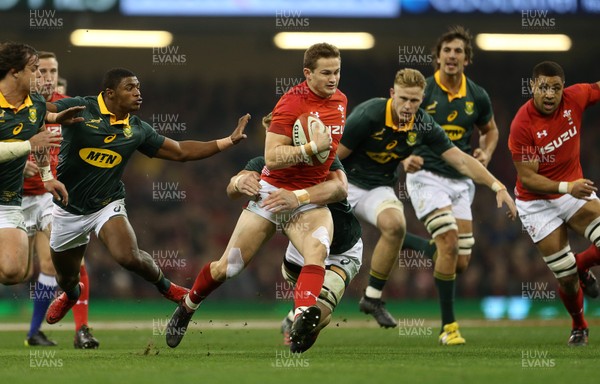021217 - Wales v South Africa - Under Armour Series 2017 - Hallam Amos of Wales is tackled by Pieter-Steph du Toit of South Africa
