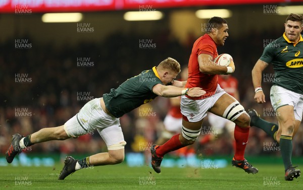 021217 - Wales v South Africa - Under Armour Series 2017 - Taulupe Faletau of Wales is tackled by Dan du Preez of South Africa