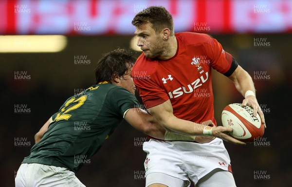 021217 - Wales v South Africa - Under Armour Series 2017 - Dan Biggar of Wales is tackled by Francois Venter of South Africa