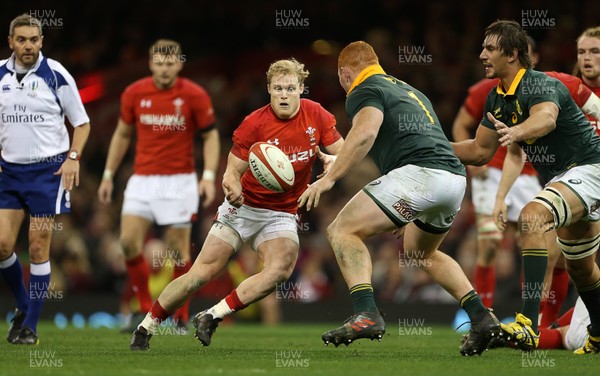 021217 - Wales v South Africa - Under Armour Series 2017 - Aled Davies of Wales is challenged by Steven Kitshoff of South Africa