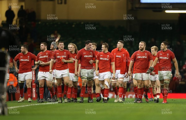 021217 - Wales v South Africa - Under Armour Series 2017 - Wales thank the fans at full time
