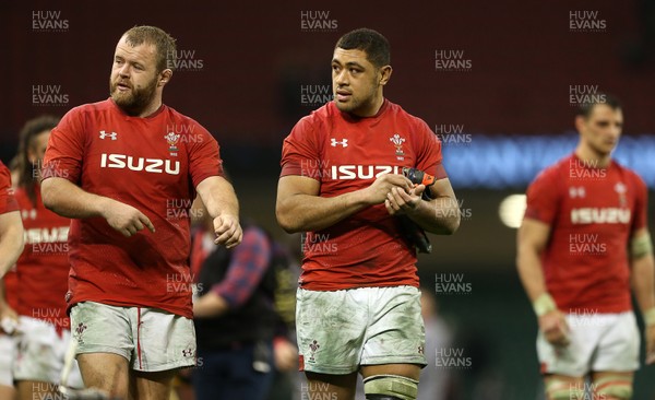 021217 - Wales v South Africa - Under Armour Series 2017 - Taulupe Faletau of Wales thanks the fans at full time