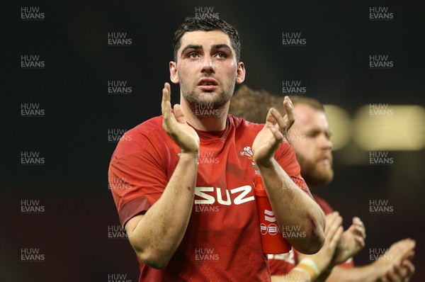 021217 - Wales v South Africa - Under Armour Series 2017 - Cory Hill of Wales thanks the fans at full time