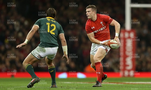 021217 - Wales v South Africa - Under Armour Series 2017 - Scott Williams of Wales is challenged by Francois Venter of South Africa