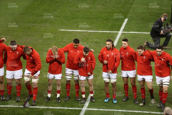 021217 - Wales v South Africa - Under Armour Series 2017 - Wales players rip the anthem jackets off