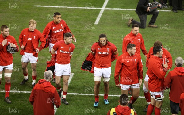 021217 - Wales v South Africa - Under Armour Series 2017 - Wales players rip the anthem jackets off