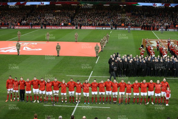 021217 - Wales v South Africa - Under Armour Series 2017 - Wales team sing the anthem
