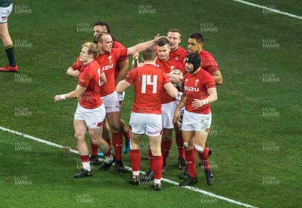 021217 Wales v South Africa - Scott Williams of Wales celebrates his try with welsh team mates 