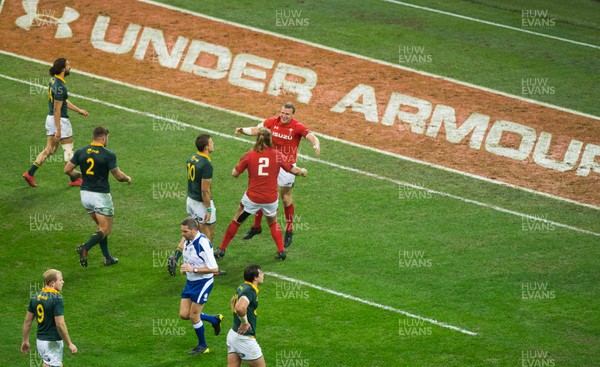 021217 Wales v South Africa - Hadleigh Parkes of Wales celebrates his second try of the game with Kristian Dacey 