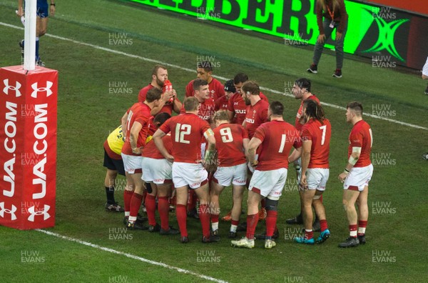 021217 Wales v South Africa - Wales huddle under the posts