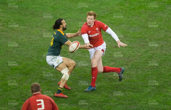 021217 Wales v South Africa - Rhys Patchell of Wales passes the ball to Scott Andrews
