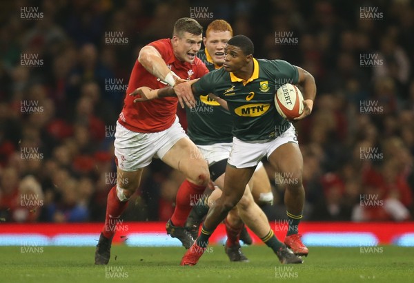 021217 - Wales v South Africa, 2017 Under Armour Autumn Series - Warrick Gelant of South Africa is tackled by Scott Williams of Wales